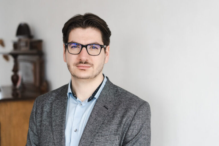 Antonio Leonhardt Rechtsanwalt für Verwaltungsrecht Migrationsrecht in Berlin Portrait